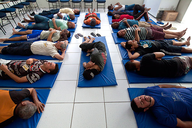 Moradores do albergue Boraceia, em So Paulo, durante o treinamento da Rede Cidad
