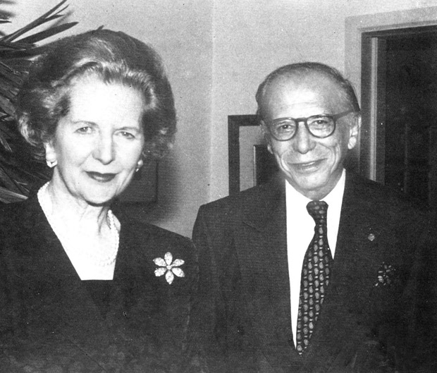 ORG XMIT: 341901_0.tif 1994O economista Roberto Campos e a ex-primeira-ministra britânica Margareth Thatcher, em 1994. 