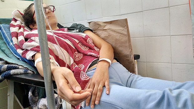 Bab internada h dois dias em uma cadeira do Hospital Vereador Jos Stotopolli, na Vila Maria