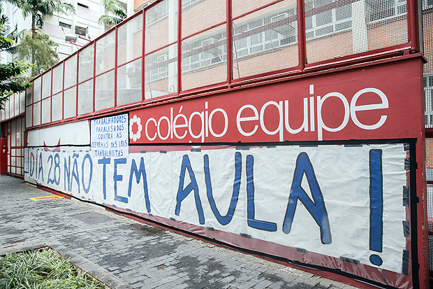 So Paulo, SP, Brasil, 28-04-2017: Fachada do colgio Equipe, fechado durante a greve desta sexta-feira. (foto: Alberto Rocha/Folhapress)