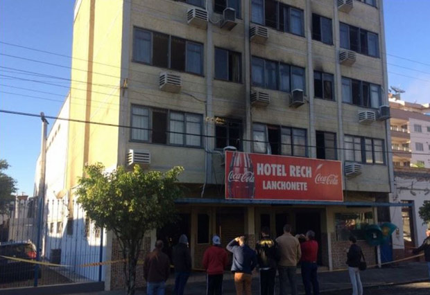 Ao menos trs pessoas morreram no incndio em hotel em Brao do Norte, em Santa Catarina
