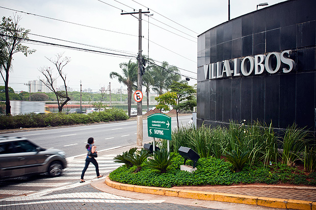 Entrada do Shopping Villa-Lobos, no Alto de Pinheiros; bandidos assaltaram loja no centro comercial