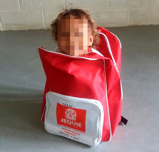 Aluno de creche em Jequi, na Bahia, entra em mochila recebida da prefeitura 