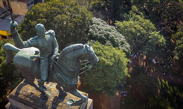 Monumento a Duque de Caxias, patrono do Exrcito, na praa Princesa Isabel