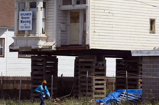 Casa abandonada em regio degradada de Oakland