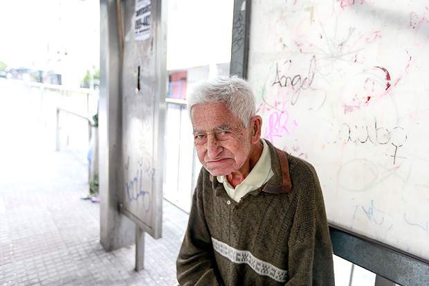 O aposentado Arnaldo Leal, 85, diz que  preciso ter cuidado nas travessias urbanas