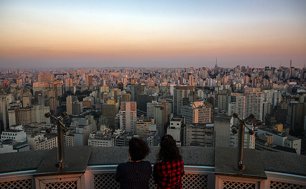Vista do edifcio Itlia, no centro de So Paulo, em tera de tempo seco; cidade no tem chuva h 42 dias