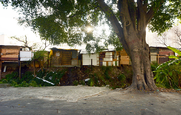 Favela do Playcenter', que avana sobre rea vizinha ao antigo parque de diverses em SP