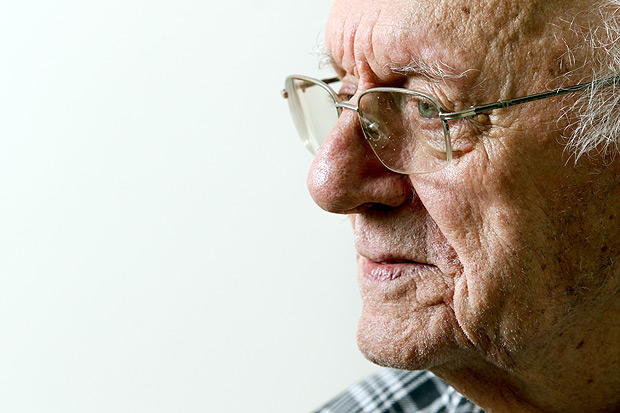 Klaas Prins, 89, que reencontrou antiga namorada