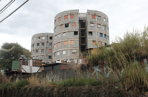 Entrada de conjunto habitacional em Helipolis que foi invadido por grupo de sem-teto