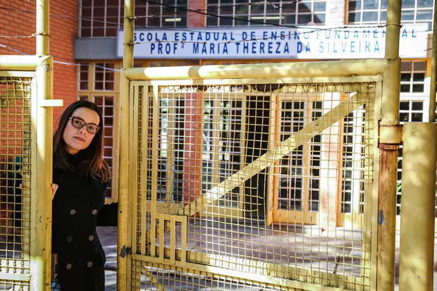 Neta do poltico, a deputada Juliana Brizola (PDT) defende a continuidade da escola de Porto Alegre