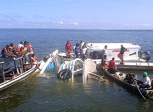 Trabalho de resgate após naufrágio no Pará – Ulisses de Sousa Trabalho de resgate após naufrágio no Pará – Ulisses de Sousa