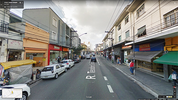 Imagem da rua Teodoro Sampaio, em Pinheiros, onde um balo caiu e atingiu a fiao eltrica