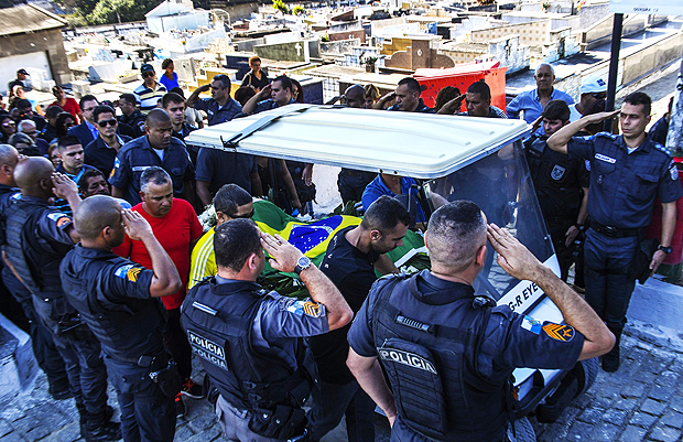 Cent Simo Pm Morto No Estado Do Rio Enterrado Na Baixada Fluminense