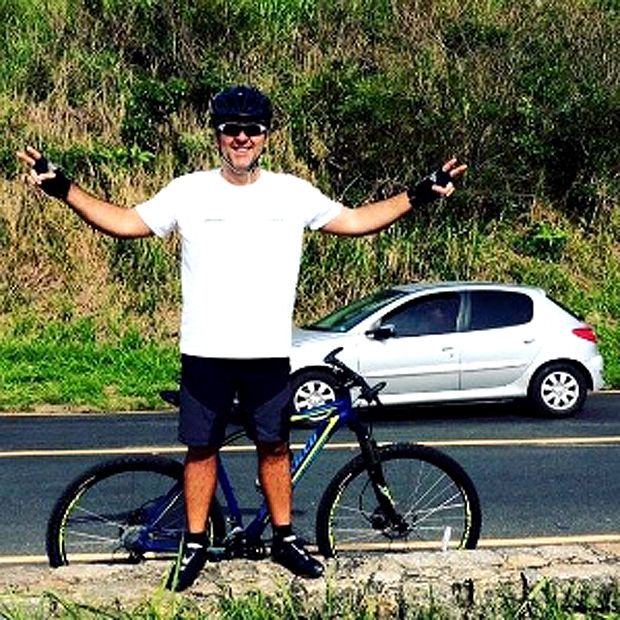 Ciclista  atropelado e morto na Zona Oeste do Rio --- Helio Crespo