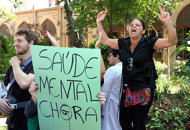 Pacientes e funcionrios protestam contra fechamento de centro de sade mental de hospital de SP