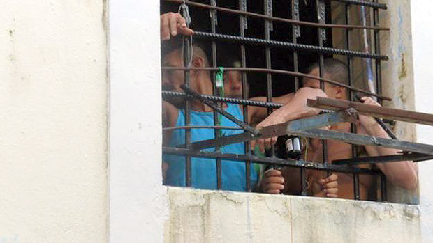 Investigao apontou que agentes penitencirios e familiares de presos facilitaram massacre em Manaus 