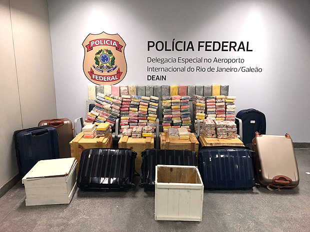 Mais de 250 quilos de cocana apreendidos pela Polcia Federal do aeroporto do Galeo, no Rio