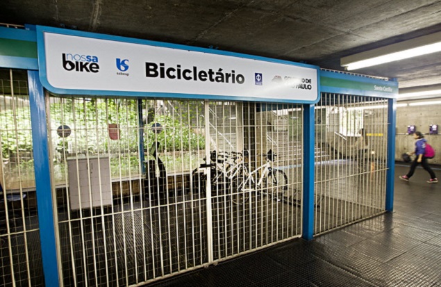 Bicicletrio da estao Santa Ceclia do metr, no centro de So Paulo; a Prefeitura vai troc-lo por paraciclos