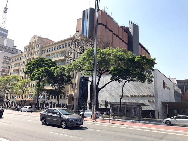 SO PAULO, SP, 20.09.2017: HOSPITAL-SP - Fachada do Hospital Santa Catarina na avenida Paulista em So Paulo. (Foto: Fabrcio Lobel/Folhapress)