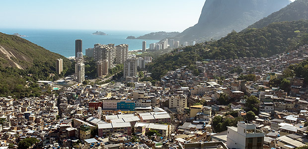 Rio de Janeiro, Rj, BRASIL. 05/10/2017; Turismo feito na favela da Rocinha  prejudicado apos serie de conflitos na regiao. ( Foto: Ricardo Borges/Folhapress)