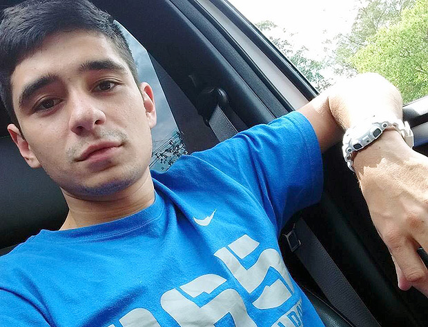 motorista identificado como Leonardo Aktypis Silva, 23 anos, estava em alta velocidade e dirigindo de forma perigosa, fazendo zigue-zague entre os carro