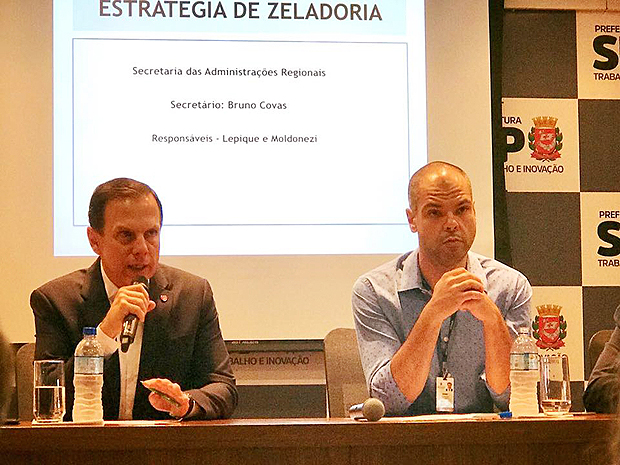 Prefeito João Dória com o vice Bruno Covas em reunião com todos os Prefeitos Regionais para anunciar a nova estratégia de zeladoria e também as novas métricas de produtividade que todos deverão alcançar para melhorar os serviços na nossa cidade.