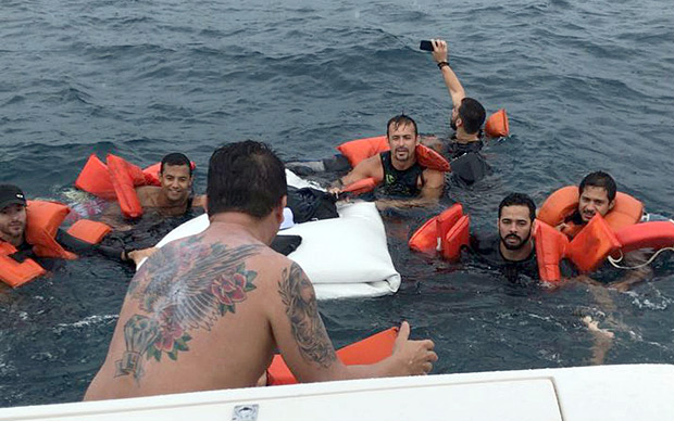 Passageiros são resgatados em naufrágio no litoral baiano