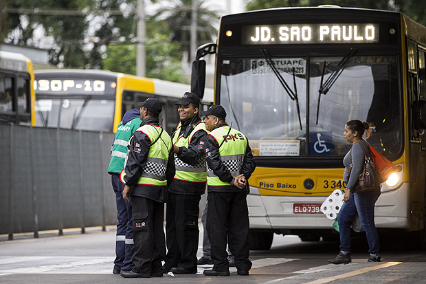 Vigias no Parque Dom Pedro 2, no centro de SP; ator foi espancado na semana passada no terminal