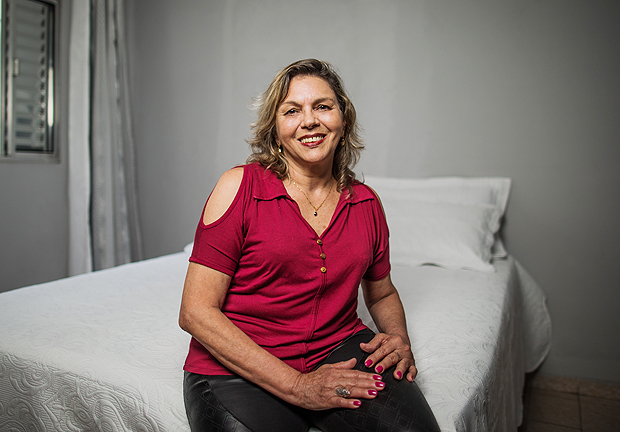 Francisca Diniz, 63, que mora sozinha desde 2004 e adora
