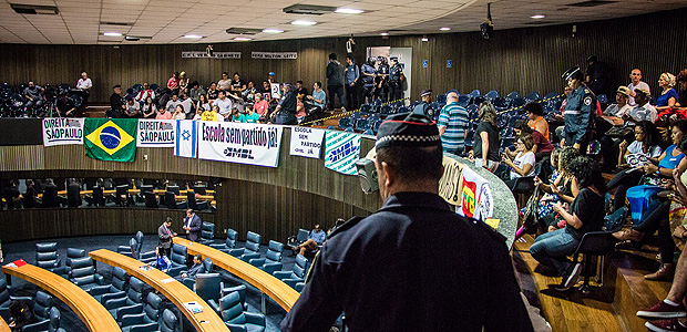 Membros de movimentos sociais discutem na Cmara Municipal de So Paulo