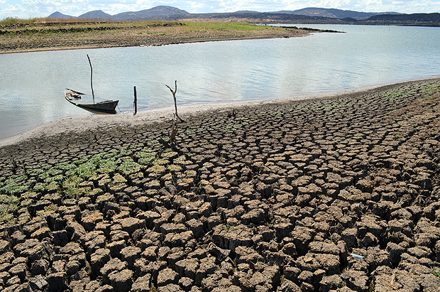 Barragem Armando Ribeiro, em Assu, no Rio Grande do Norte, seca no dia 7 de janeiro