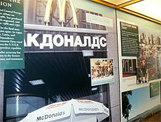 1991 - A URSS entra em colapso, o mundo se globaliza e os russos comem McDonald's
