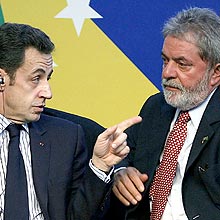Presidentes Lula e Sarkozy assinam acordos comerciais e militares no Rio de Janeiro