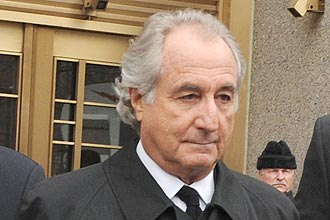 Bernard Madoff foi condenado a cumprir 150 anos de priso por 11 crimes, entre eles lavagem de dinheiro, perjrio e fraude