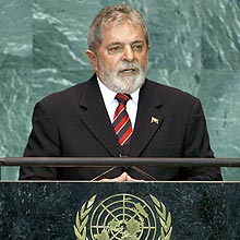 O presidente Lula fala  Assembleia Geral da ONU; ele pediu a volta de Zelaya ao poder