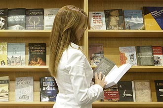 Mulher lê mais que homem, diz pesquisa nacional; <br>a Bíblia é o livro mais lido pela população brasileira