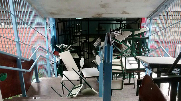 Foto enviada pela Secretaria da Educao de So Paulo mostrando estado da Escola Salvador Allende aps ocupao de estudantes.
