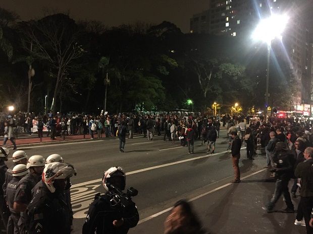 Estudantes fazem ato na avenida Paulista contra reforma no ensino mdio