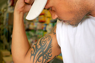 Leandro Djehdian, comerciante da capital paulista, fez a tatuagem de um ideograma errado e depois a cobriu com outro desenho