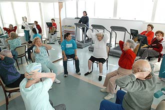 Segundo pesquisa, mulheres idosas que praticam exerccios fsicos tm presso arterial mais baixa e melhoria na capacidade de pensar