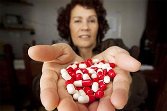 A empresria Vera Folli, 53, trocou os remdios contra esclerose mltipla por vitamina D e no manifesta nenhum sintoma da doena