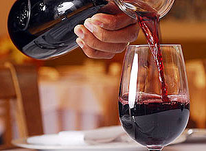 Bebedores moderados de vinho apresentam desempenho cognitivo superior ao dos que bebem pouco ou nada