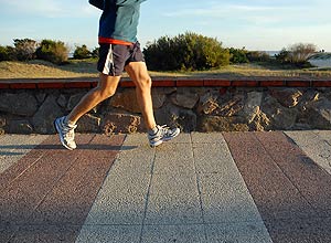 Pesquisadores indicam que praticar exerccios com regularidade,como a caminhada rpida, pode prevenir cncer