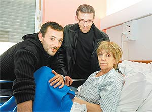 Com os filhos, Lydia Paillard se recupera em hospital francs depois de 14 horas de coma