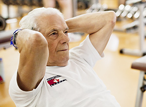 O aposentado Antônio Batista , 93, na Competition, em SP, onde ele treina cinco vezes por semana