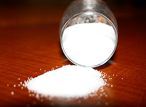 Estudo indica que consumir muito sal não aumenta risco cardíaco