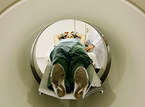 Comportamento no Brasil começa a mudar depois de estudos ligarem incidência de câncer a exame de tomografia