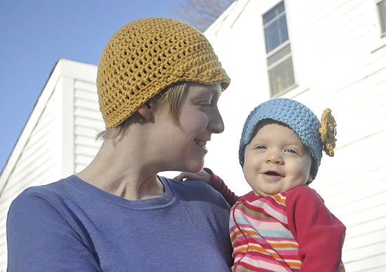 Mãe americana e sua filha bebê enfrentam juntas uma batalha contra o câncer
