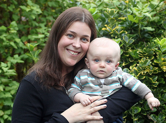 Sarah Best, 30 anos, que tratou câncer durante gravidez e ganhou bebê saudável
